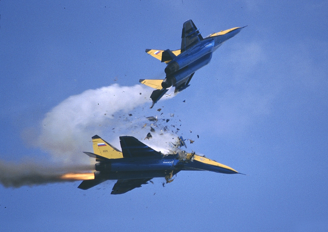 1140x808, 424 Kb / самолет, крушение, столкновение, миг-29