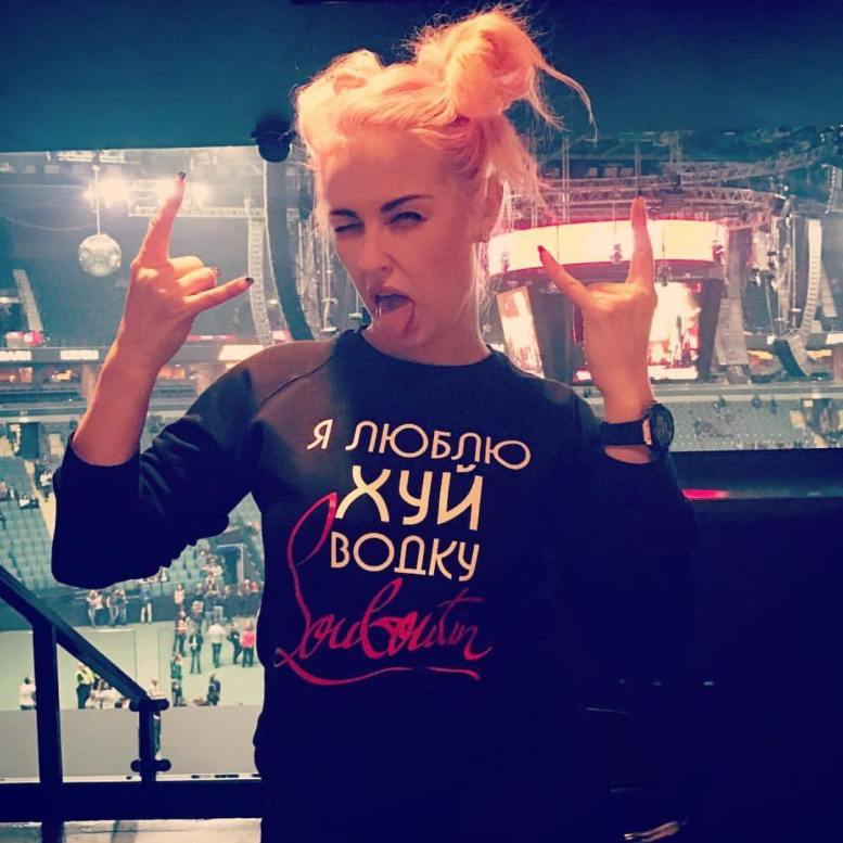 777x777, 69 Kb / язык, водка, хуй