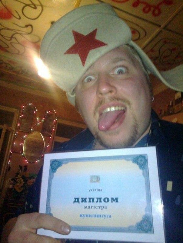 604x805, 66 Kb / диплом, куннилингус, украина, ушанка, звезда, язык, политота