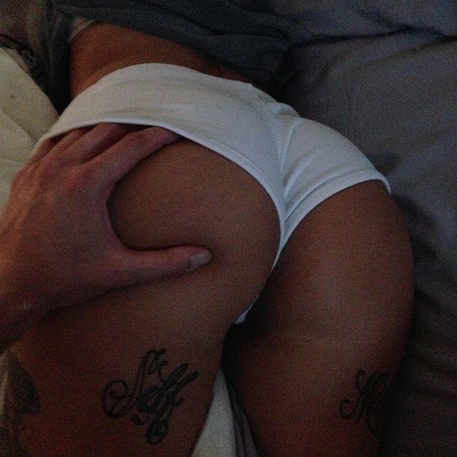 640x640, 102 Kb / попа, тату, рука